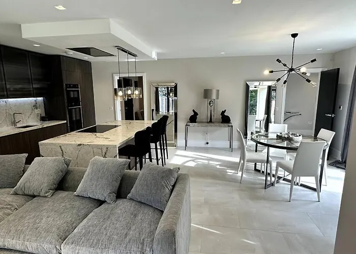 Top Hotels Close to Wilmslow Railway Station