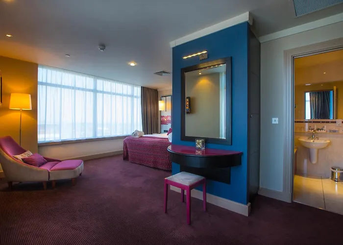 Top Hotels in Cardiff CF10